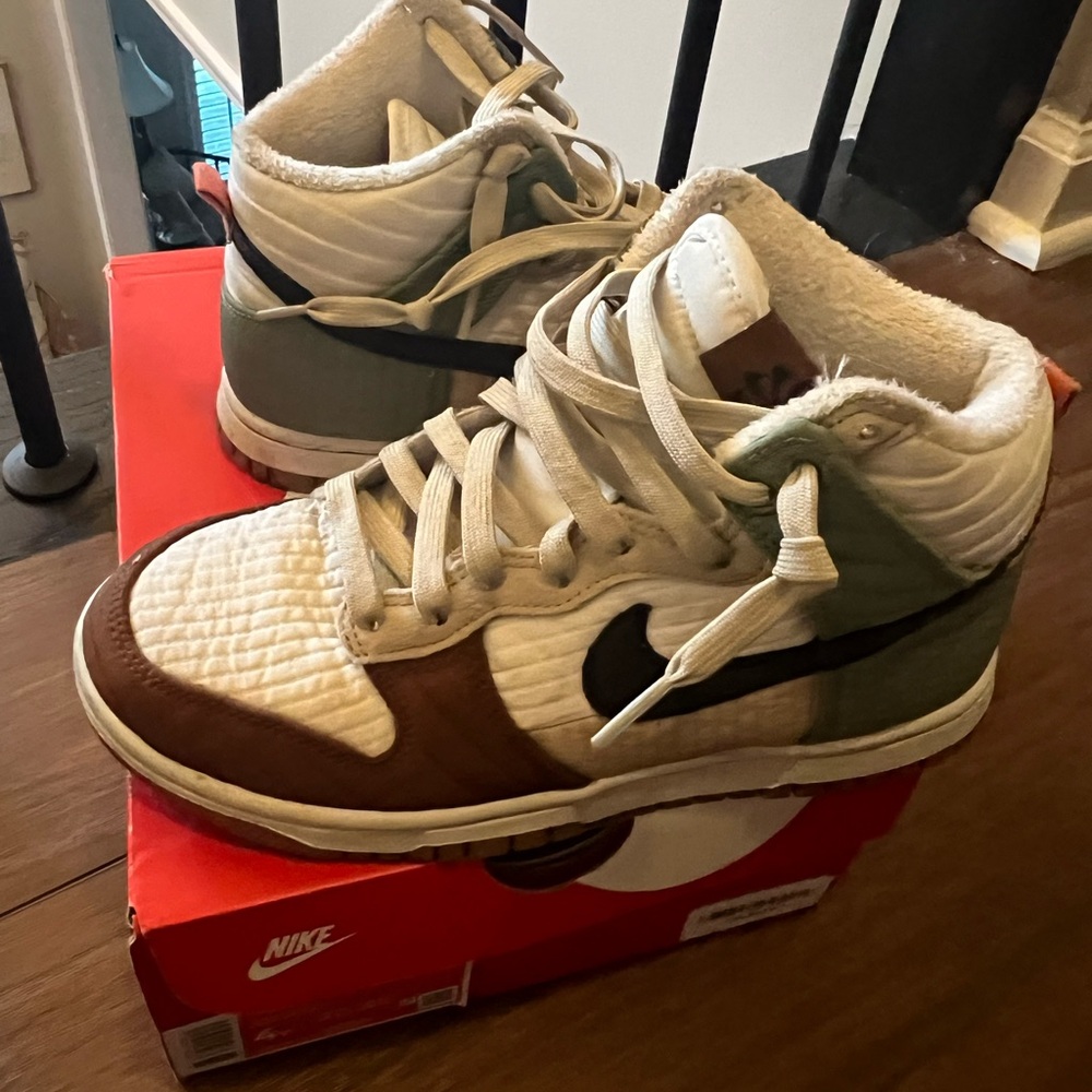 Nike High Dunk Sneakers in women’s size 6